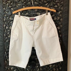 Vineyard Vines walking white shorts